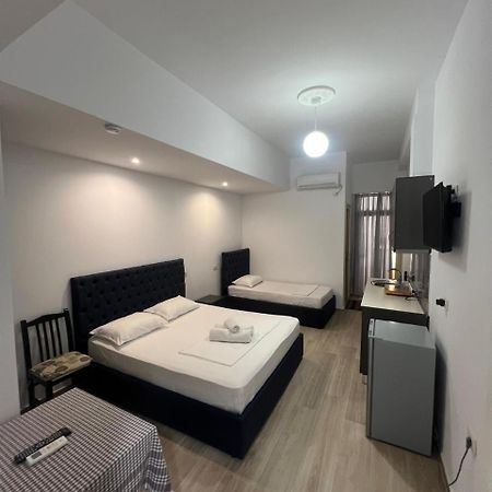Hotel Vila Flowers Vlorë Стая снимка