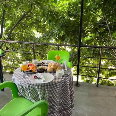 Hotel Vila Flowers Vlorë Екстериор снимка