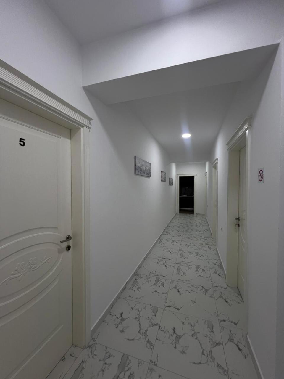 Hotel Vila Flowers Vlorë Екстериор снимка