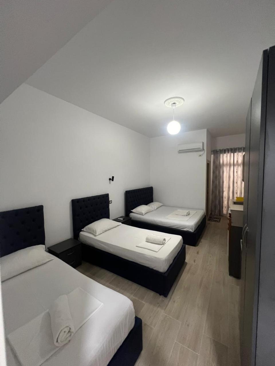 Hotel Vila Flowers Vlorë Екстериор снимка