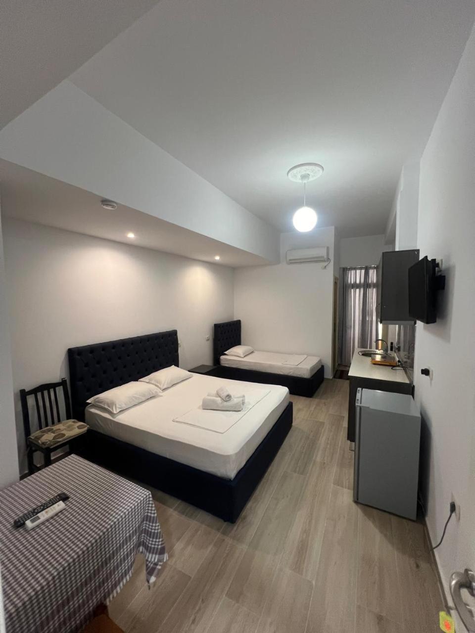 Hotel Vila Flowers Vlorë Стая снимка