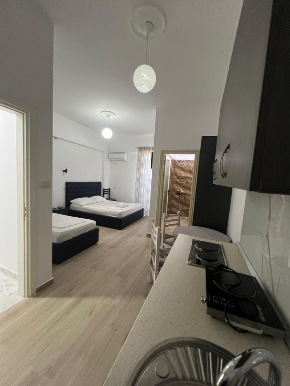 Hotel Vila Flowers Vlorë Екстериор снимка