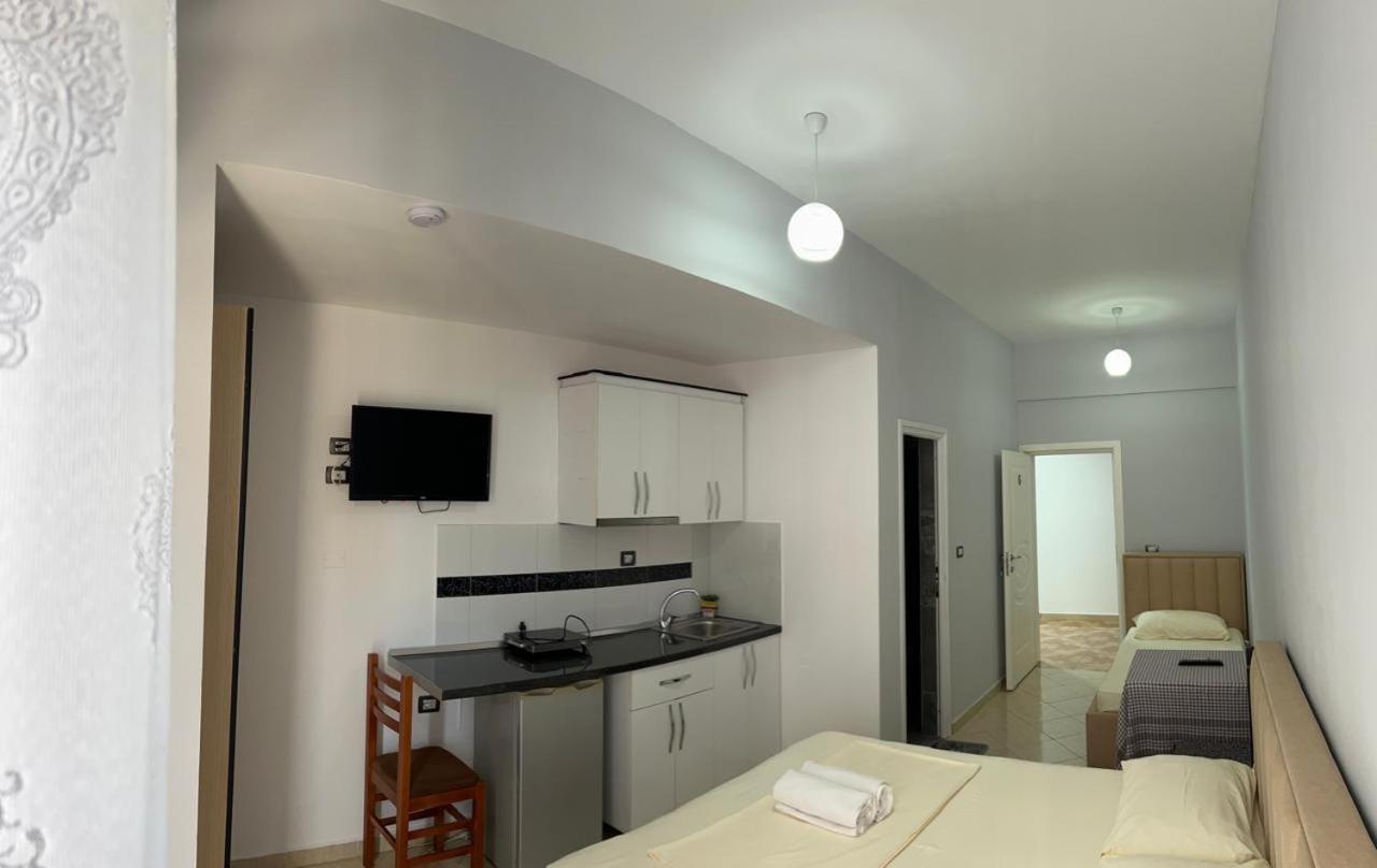 Hotel Vila Flowers Vlorë Екстериор снимка