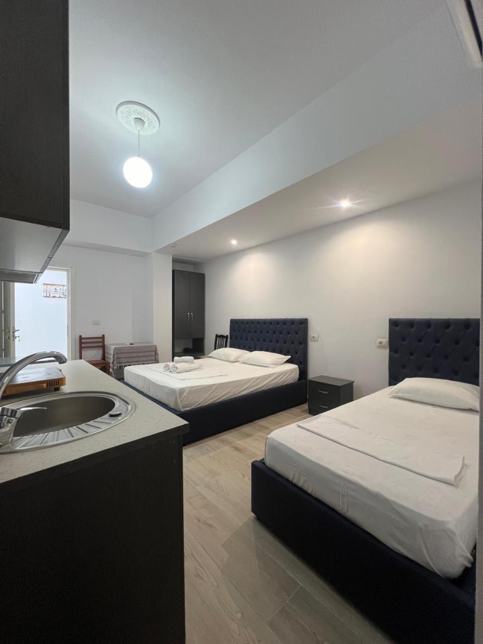Hotel Vila Flowers Vlorë Екстериор снимка