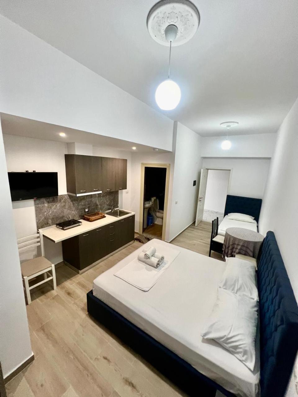Hotel Vila Flowers Vlorë Екстериор снимка
