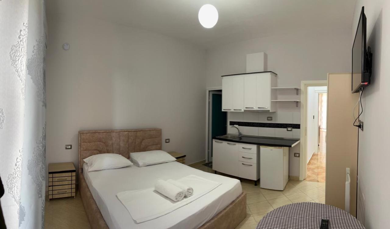 Hotel Vila Flowers Vlorë Екстериор снимка