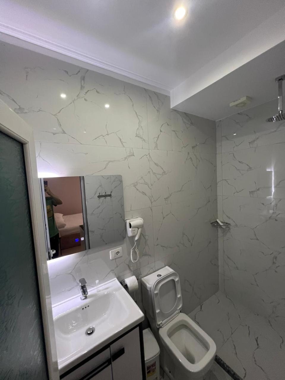 Hotel Vila Flowers Vlorë Екстериор снимка
