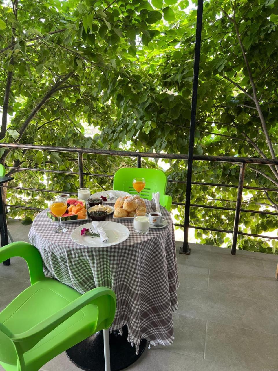 Hotel Vila Flowers Vlorë Екстериор снимка